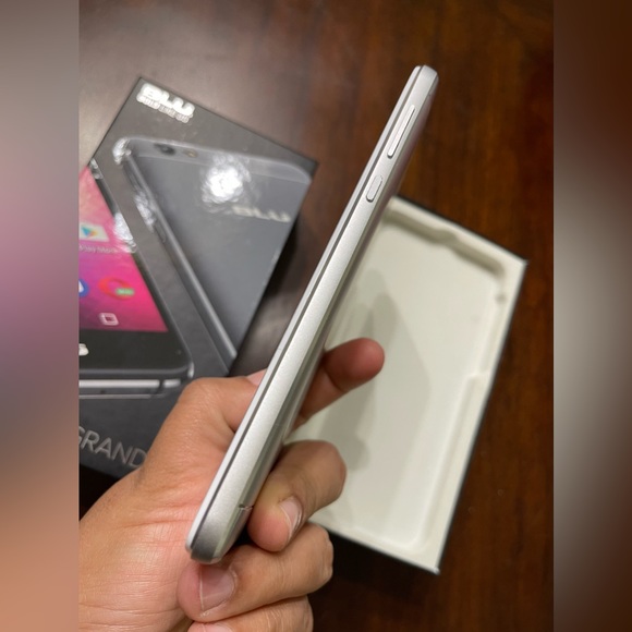 Smartphone, cellphone, gray brand new phone - Picture 7 of 11